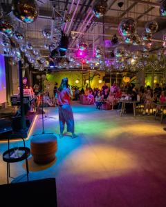 a man standing on a stage in front of a crowd at JO&JOE Vienna in Vienna