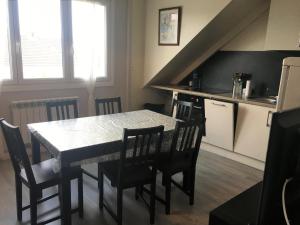 a kitchen and dining room with a table and chairs at Appartement Fort-Mahon-Plage, 3 pièces, 6 personnes - FR-1-482-18 in Fort-Mahon-Plage