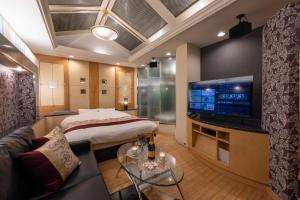 Una televisión o centro de entretenimiento en VALENTINE RESORT(大人専用）