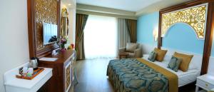 Postel nebo postele na pokoji v ubytování J'adore Deluxe Hotel & Spa Ultra All Inclusive