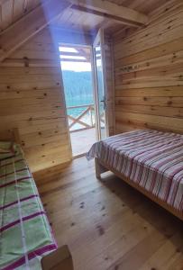 Posteľ alebo postele v izbe v ubytovaní Kuće sa bazenom Višegrad Drina