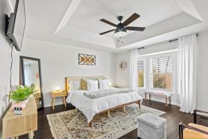 a bedroom with a bed and a ceiling fan at The Americana in Bella Vista