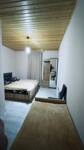Postel nebo postele na pokoji v ubytování Tetne Qor Guesthouse