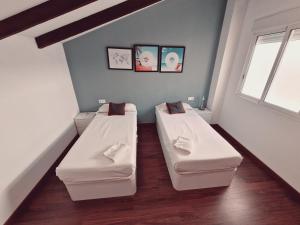 A bed or beds in a room at Luxury Apartments Puerto Valencia