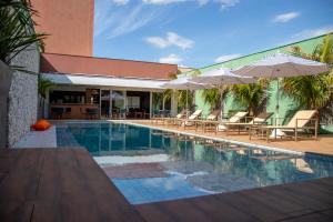 Πισίνα στο ή κοντά στο Lirio D'Água Hotel