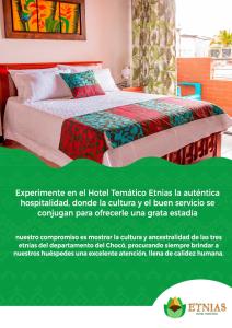 un anuncio para una cama en un dormitorio en Etnias Hotel tematico, en Quibdó