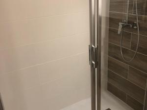 a shower with a glass door in a bathroom at Appartement Valloire, 2 pièces, 5 personnes - FR-1-263-78 in Valloire