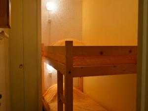 Appartement Valloire, 2 pièces, 4 personnes - FR-1-263-32にある二段ベッド