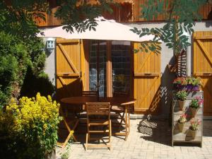 a table and chairs under an umbrella on a patio at Appartement Valloire, 3 pièces, 4 personnes - FR-1-263-206 in Valloire
