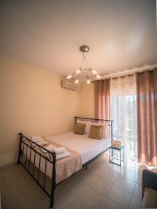 Postel nebo postele na pokoji v ubytování Golden Drop - Central Spot Apartments