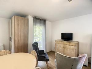 Oleskelutila majoituspaikassa Studio Lamalou-les-Bains, 1 pièce, 2 personnes - FR-1-451-46