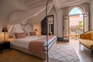 מיטה או מיטות בחדר ב-Riad & Spa Azzouz