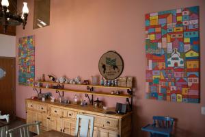 a dining room with a large painting on the wall at POUSADA TONS DA MANTIQUEIRA in Piranguçu
