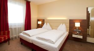 Posteľ alebo postele v izbe v ubytovaní SCHÖNIS-Landhotel