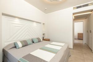 A bed or beds in a room at Hotel Club Saraceno - Bovis Hotels Még 37 kép