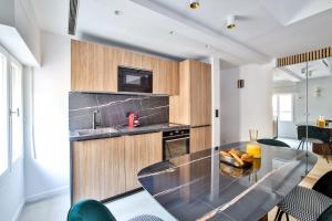 Kuchyňa alebo kuchynka v ubytovaní 41.Appart 4Pers#Madeleine#Gallerie La Fayette