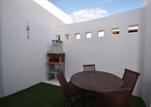 a table and chairs in a room with a window at Goikiri in Playa Blanca