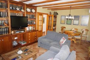 a living room with a couch and a tv at RINCONCILLO in Denia