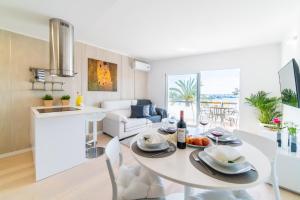 A kitchen or kitchenette at Ideal Property Mallorca - Mimosa