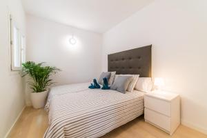 A bed or beds in a room at Ideal Property Mallorca - Mimosa
