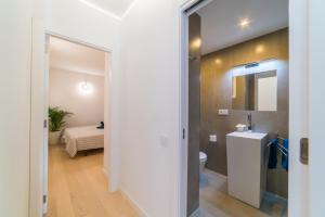 A bathroom at Ideal Property Mallorca - Mimosa