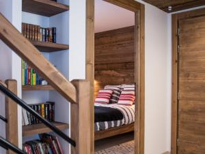 Posteľ alebo postele v izbe v ubytovaní Appartement duplex au centre de Chamonix avec WiFi et parking - FR-1-343-189