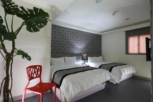 Postel nebo postele na pokoji v ubytování Guo Chen Hotel