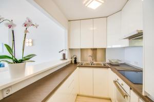 Kuchyňa alebo kuchynka v ubytovaní Ideal Property Mallorca - Canet Beach