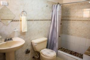 Koupelna v ubytování Luxury, cozy apartment Alma Rosa /15 min airport + 19 fotografií