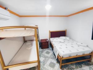 a bedroom with two bunk beds in a room at VILLA SOL HABITACIONES in San Andrés