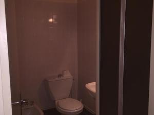 Appartement Mont-Dore, 2 pièces, 4 personnes - FR-1-415-25にあるバスルーム
