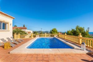 Basen w obiekcie Villa Sabita - PlusHolidays lub w pobliżu