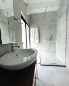 Koupelna v ubytování Vila Shard Boutique Hotel