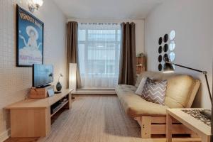 a living room with a couch and a television at Initial / Aube / Québec in Quebec City