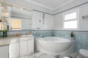 Łazienka w obiekcie Villa Sabita - PlusHolidays