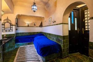 Ένα ή περισσότερα κρεβάτια σε δωμάτιο στο Hôtel Riad Dar Daïf