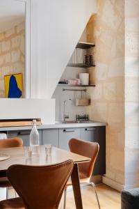 Кухня или мини-кухня в Edgar Suites Bordeaux - Sainte-Catherine
