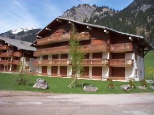a large building with mountains in the background at Appartement Châtel, 2 pièces, 4 personnes - FR-1-198-113 in Châtel