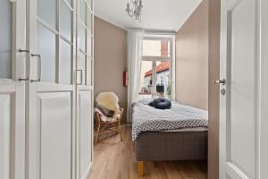 a small bedroom with a bed and a window at Hegdehaugsveien 1 in Oslo