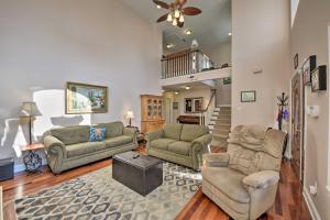 ein Wohnzimmer mit 2 Sofas und einer Treppe in der Unterkunft Cape May Getaway with Private Deck and Hot Tub! in Rio Grande