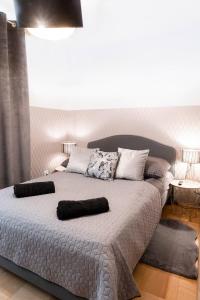Posteľ alebo postele v izbe v ubytovaní ClickTheFlat Constitution Square Apart Rooms