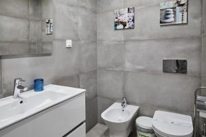 Ένα μπάνιο στο Nice apartment near the beach - Monte Gordo +7 φωτογραφίες