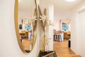 a living room with a mirror on the wall at Ferienwohnung Deluxe Sattendorf in Sattendorf