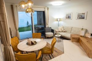 Posezení v ubytování Ferienwohnung Deluxe Sattendorf