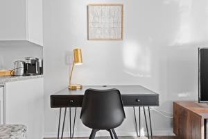 a black desk with a chair in a kitchen at Kasa South Side Pittsburgh in Pittsburgh