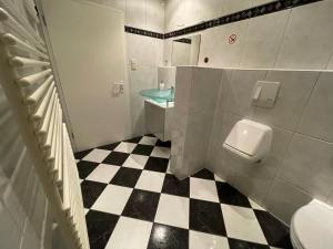 Koupelna v ubytování Schönes einfaches Zimmer in Schortens