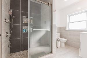 Koupelna v ubytování Unit 2 Beach block Sleeps 20 Ocean Views