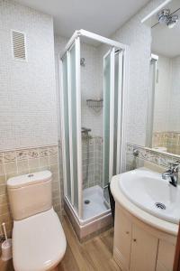 Ванна кімната в Apartamento Europa Primera linea de Playa Guardamar
