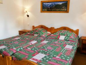 Appartement Méribel, 2 pièces, 5 personnes - FR-1-182-165にあるベッド