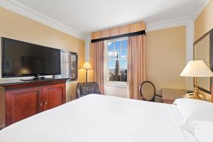 Postel nebo postele na pokoji v ubytování InterContinental Mark Hopkins San Francisco by IHG